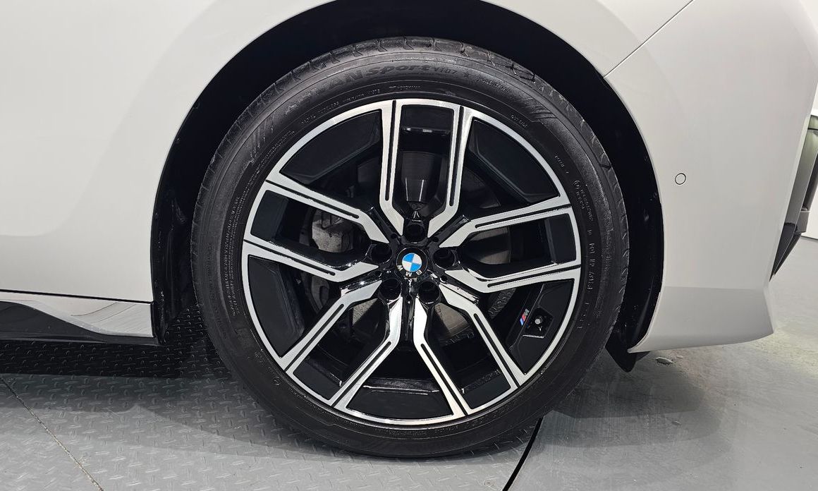 BMW 7-Series 740i xDrive M Sport, 2025