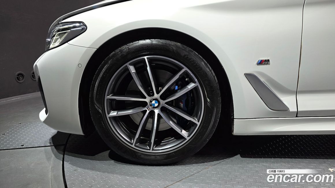 BMW 5-Series 520i M Sport, 2022