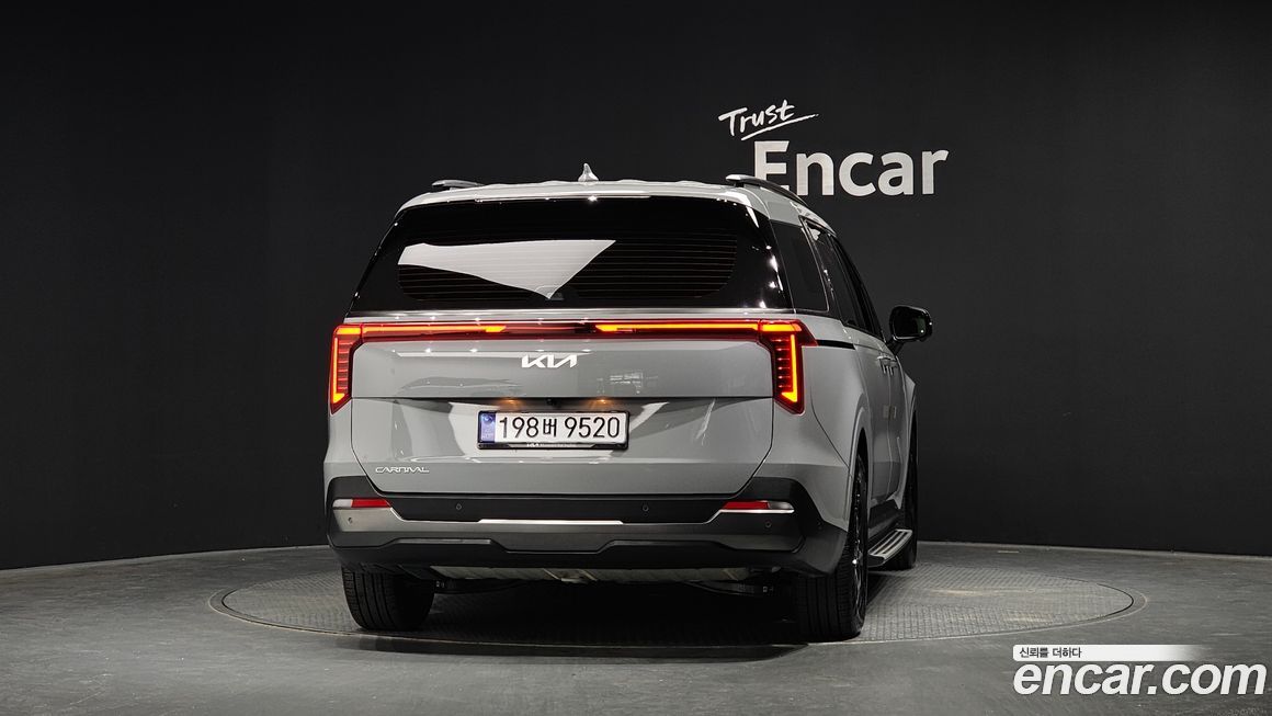 Kia Carnival 9-Seater Gravity, 2025