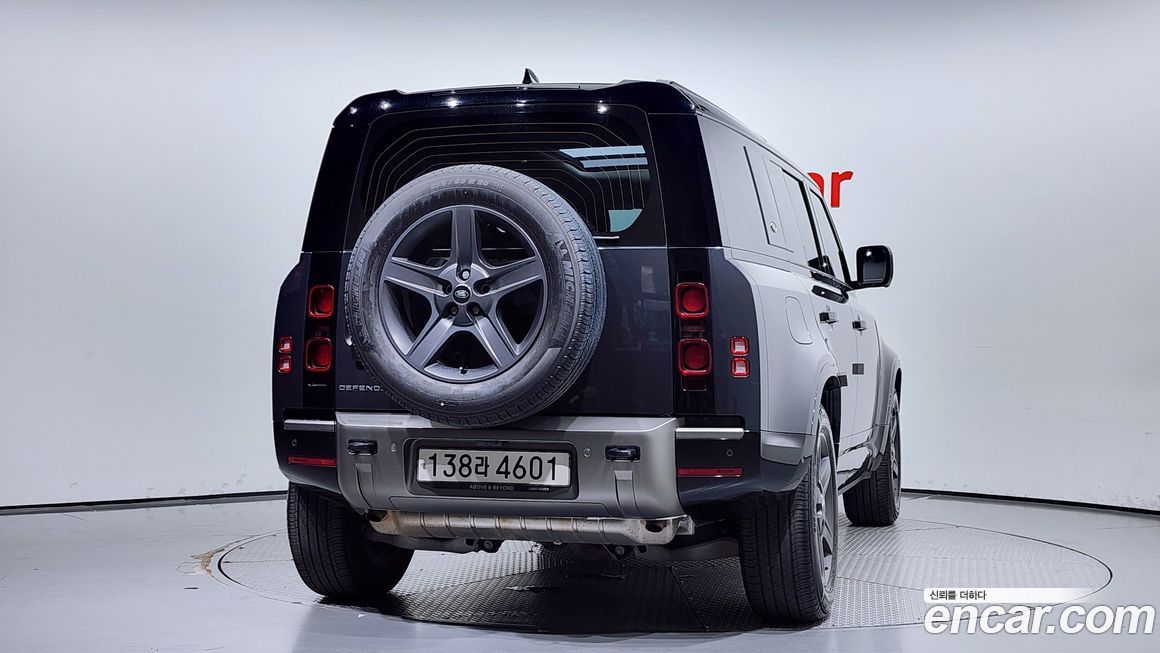 Land Rover Defender 110 P300 X-Dynamic SE, 2024