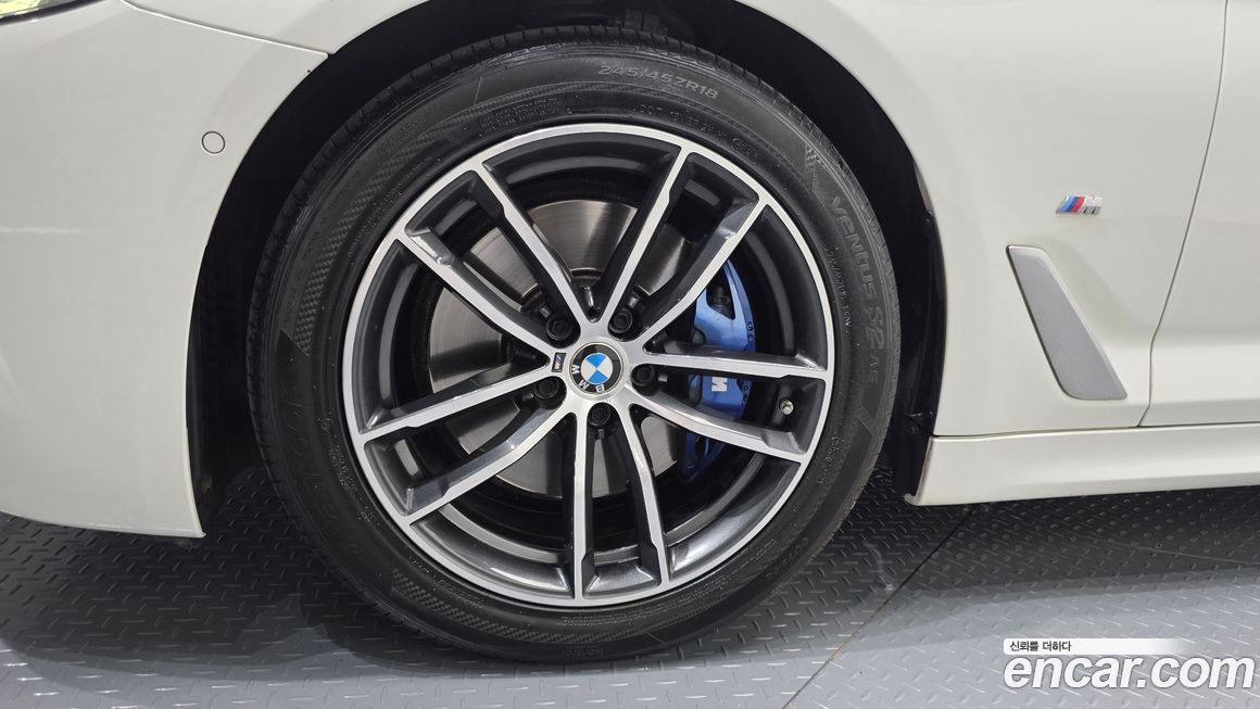 BMW 5-Series 520i M Sport, 2023