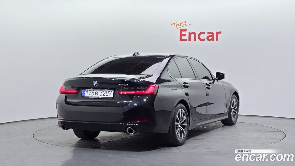 BMW 3-Series 320i, 2023