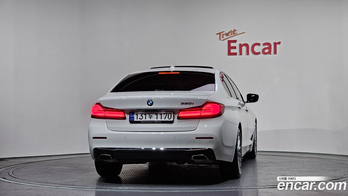 BMW 5-Series 520i Luxury, 2023