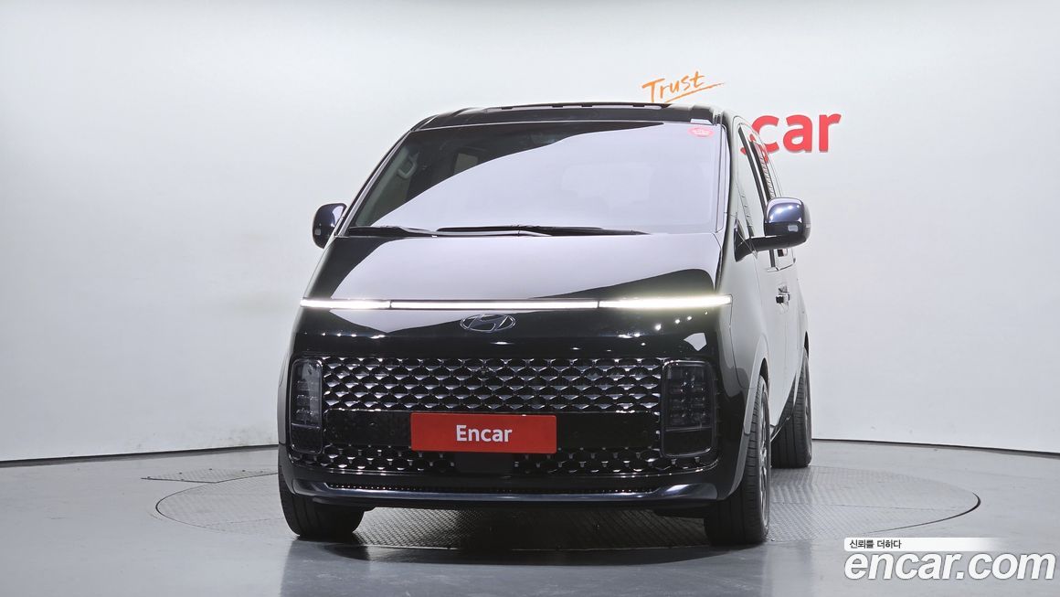 Hyundai Staria 4WD Lounge 7-Seater, 2025