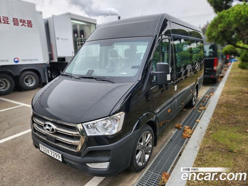 Hyundai Solati 16-seater, 2024