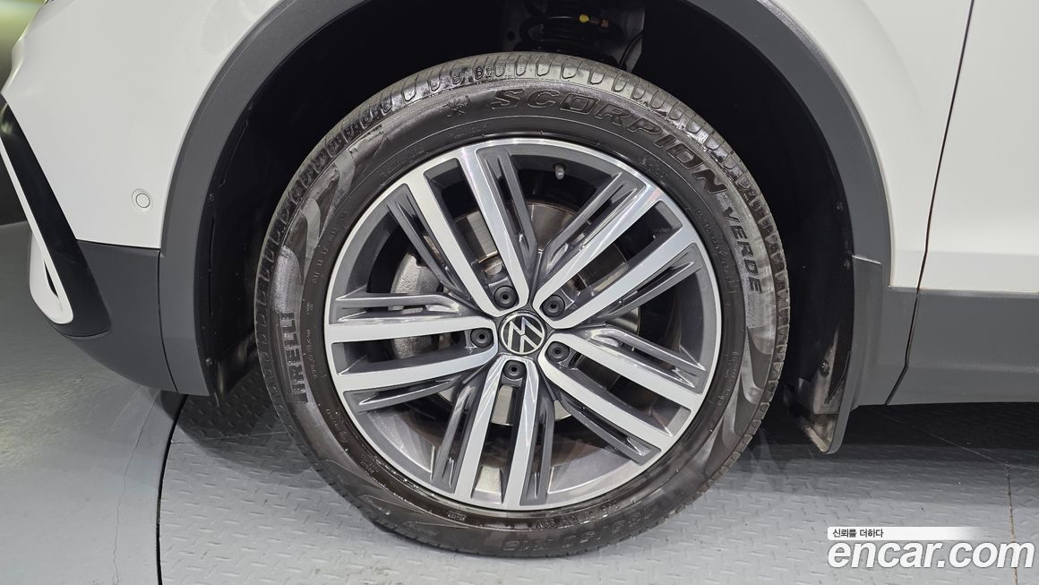Volkswagen Tiguan 2.0 TSI Prestige, 2023