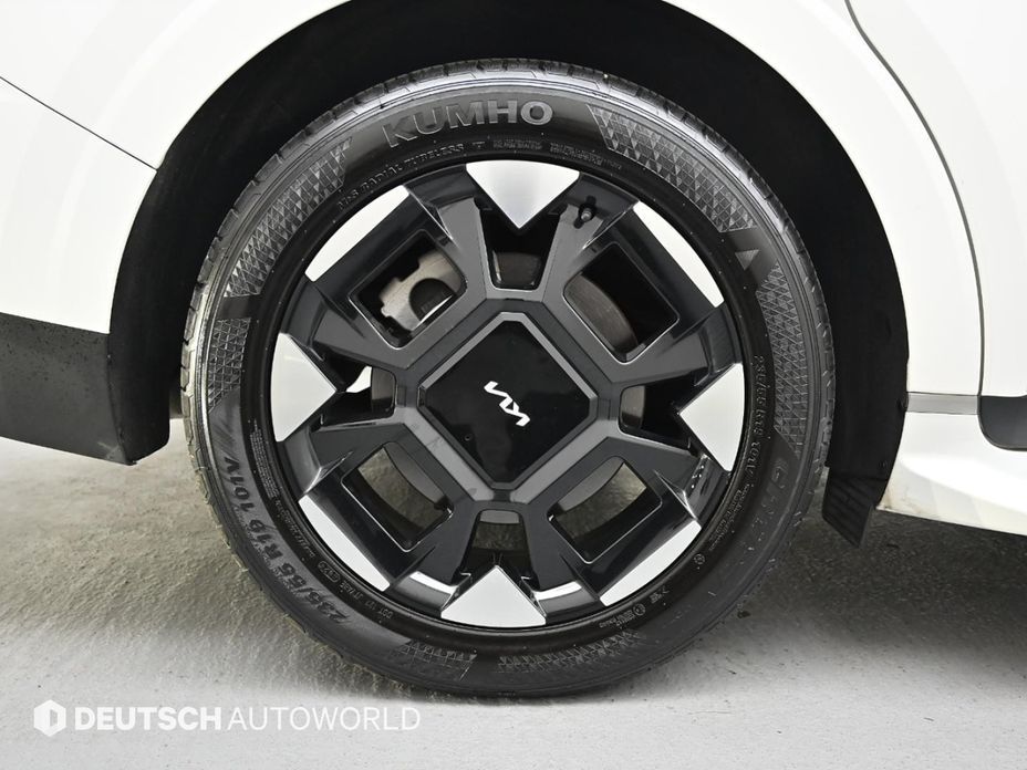 Kia Carnival 9-Seater Signature, 2024