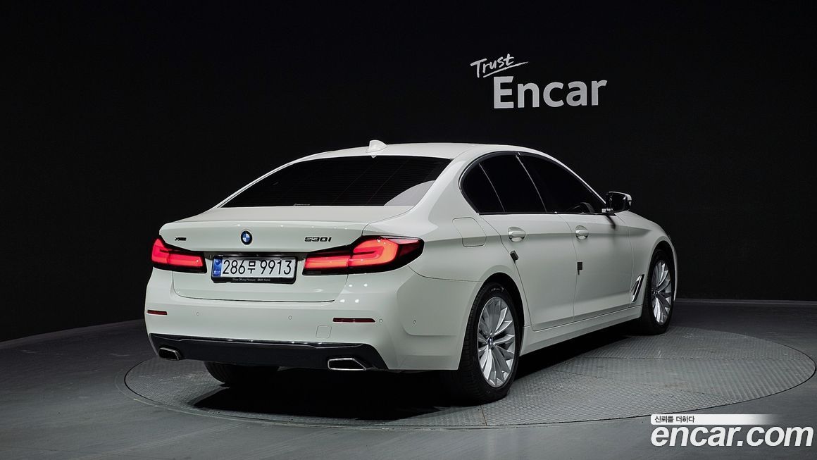 BMW 5-Series 530i xDrive Luxury, 2022