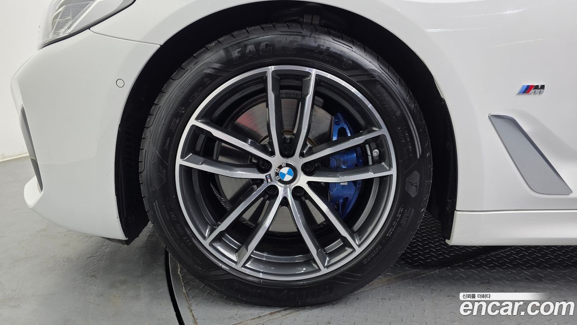BMW 5-Series 520i M Sport, 2023