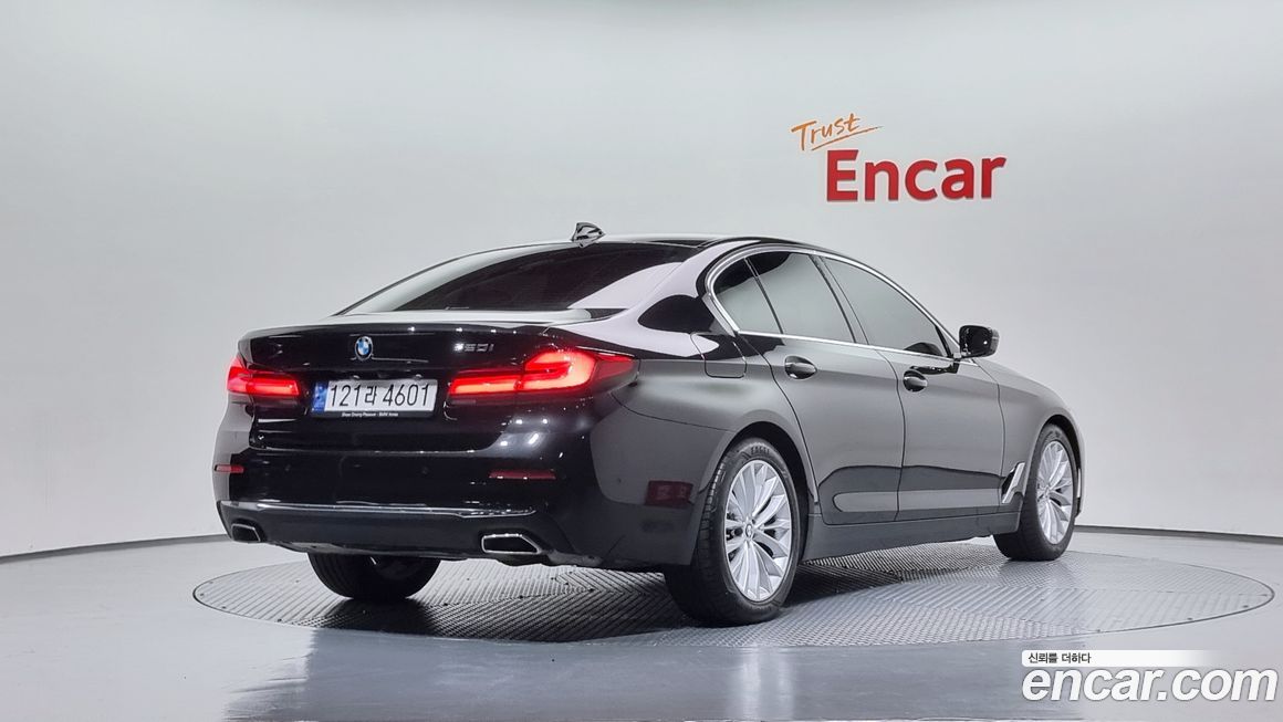 BMW 5-Series 520i Luxury, 2023