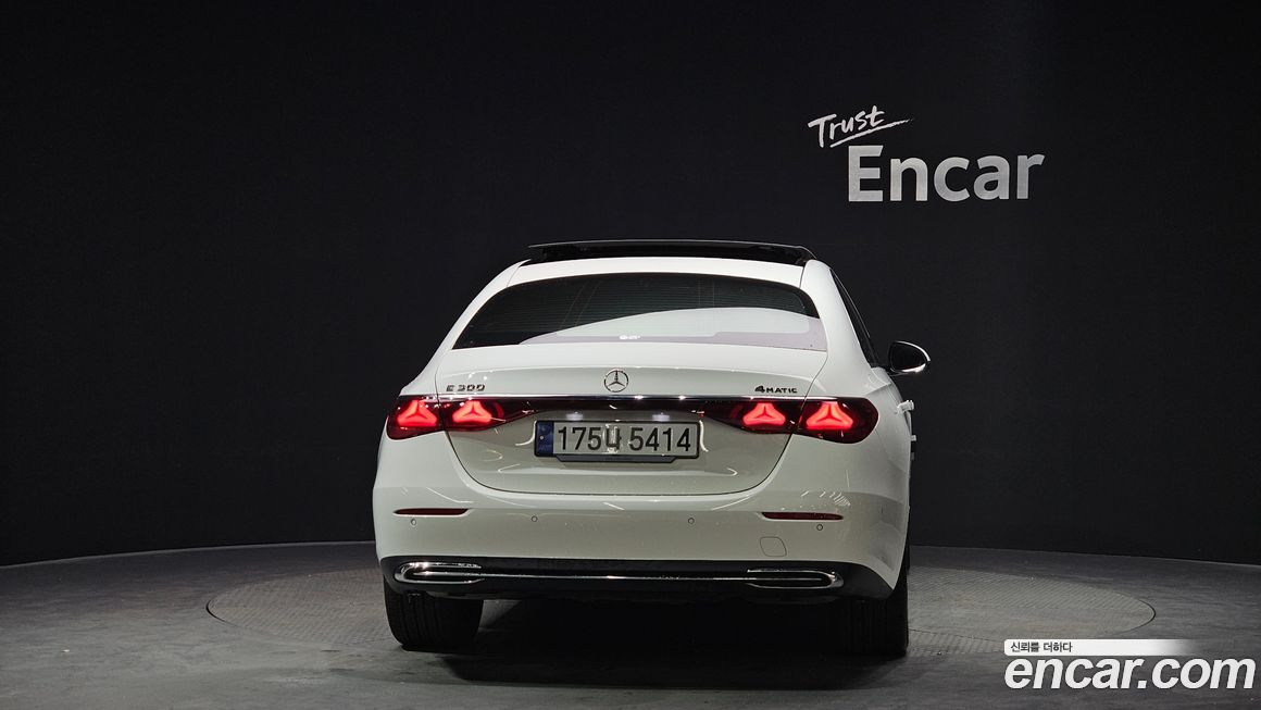 Mercedes-Benz E-Class E300 4MATIC Exclusive, 2024