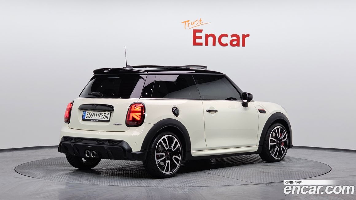 Mini Cooper JCW, 2022