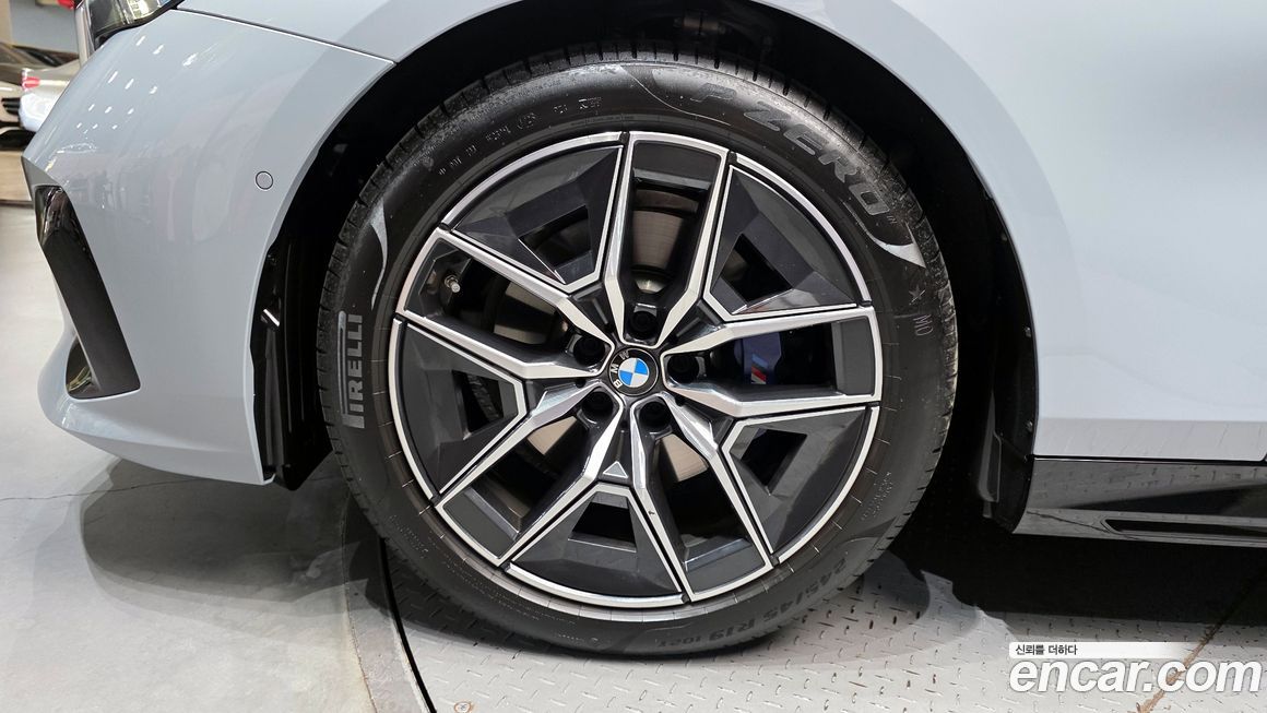BMW 5-Series 520i M Sport, 2025