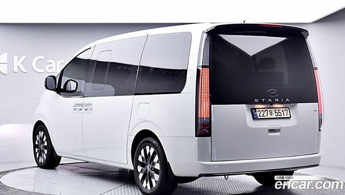Hyundai Staria 4WD Lounge 7-Seater, 2025