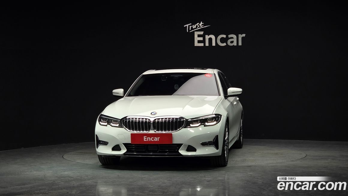BMW 3-Series 320i Luxury, 2022