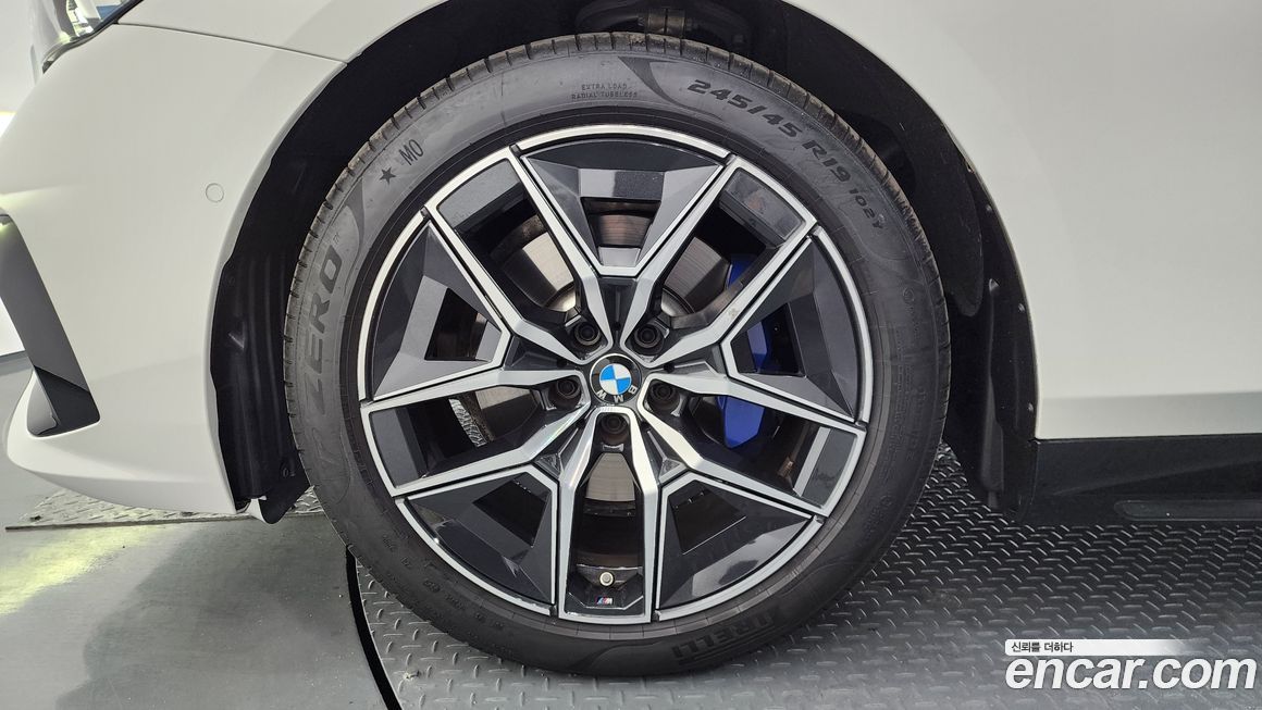 BMW 5-Series 520i M Sport, 2025