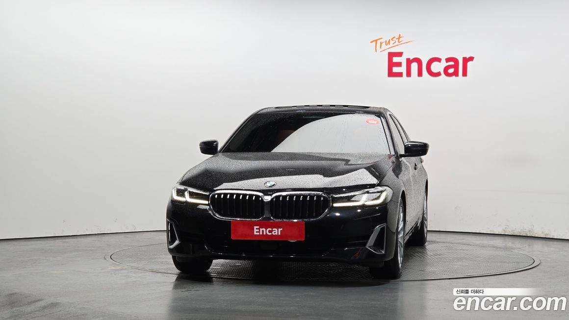 BMW 5-Series 520i Luxury, 2023
