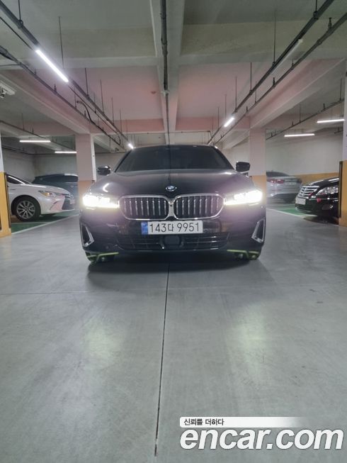 BMW 5-Series 530i Luxury, 2023