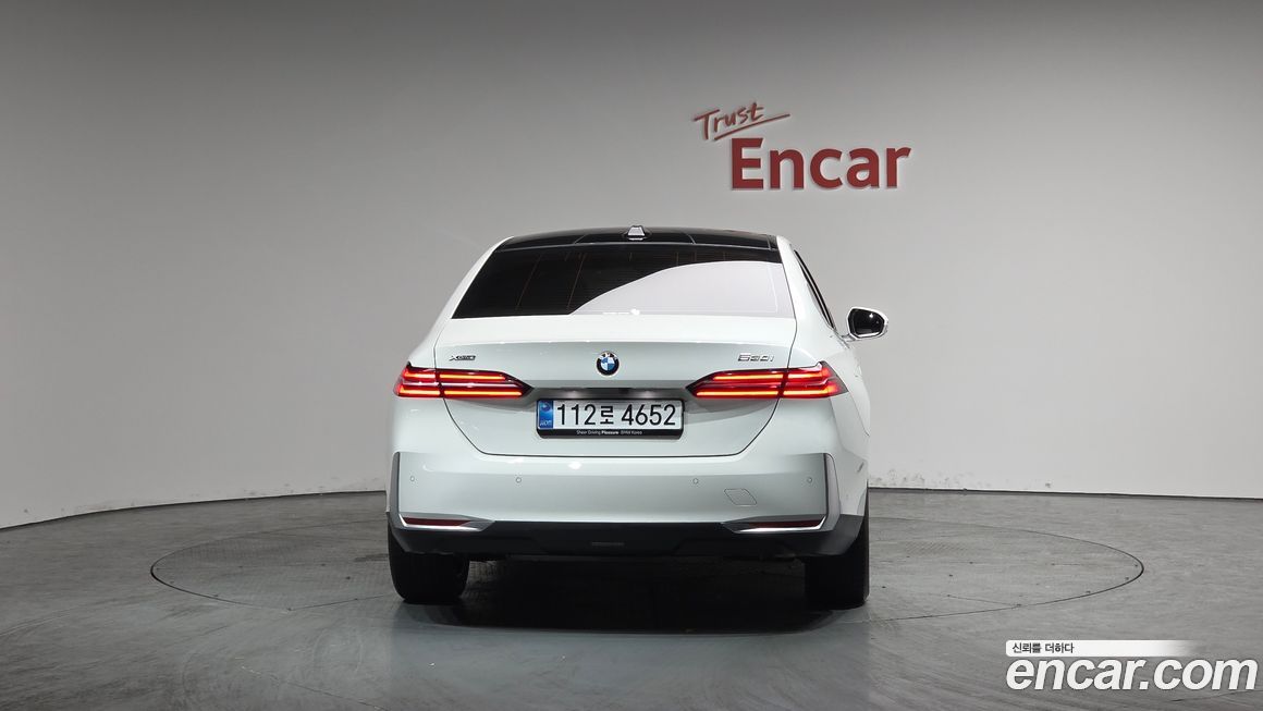 BMW 5-Series 530i xDrive, 2025