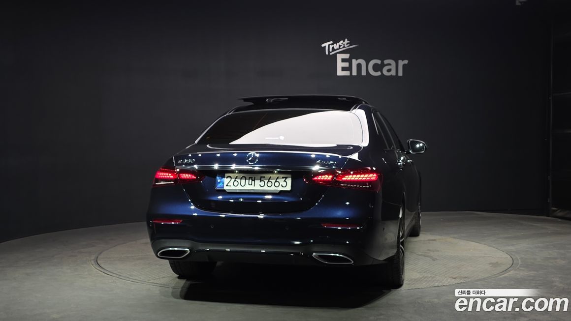 Mercedes-Benz E-Class E350 4MATIC AMG Line, 2023