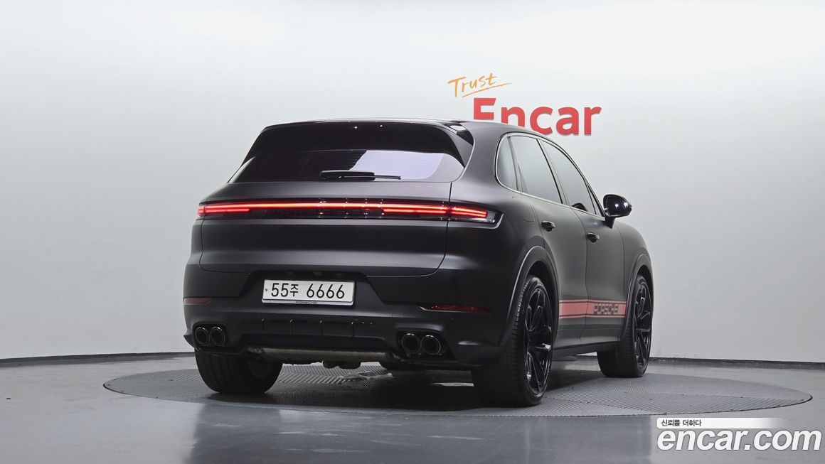 Porsche Cayenne 3.0, 2024