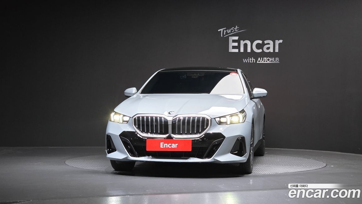 BMW 5-Series 520i M Sport, 2025