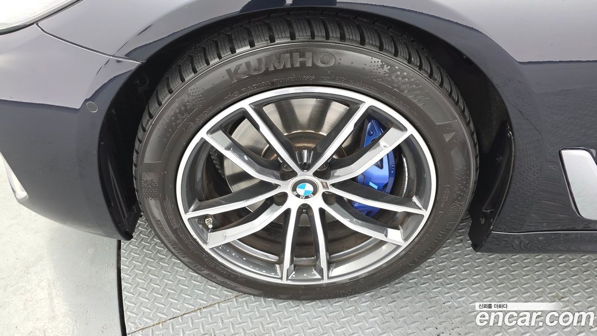 BMW 5-Series 520i M Sport, 2023