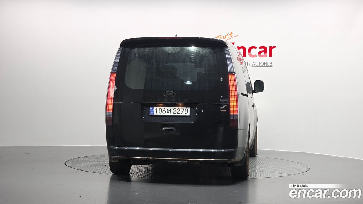 Hyundai Staria 4WD Lounge 9-Seater, 2025