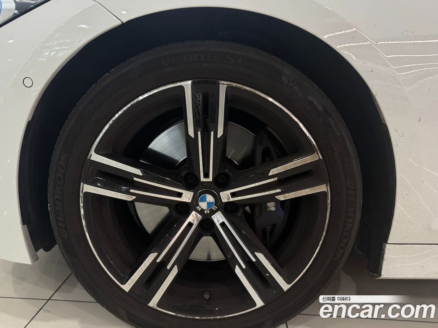 BMW 3-Series 320i M Sport, 2023