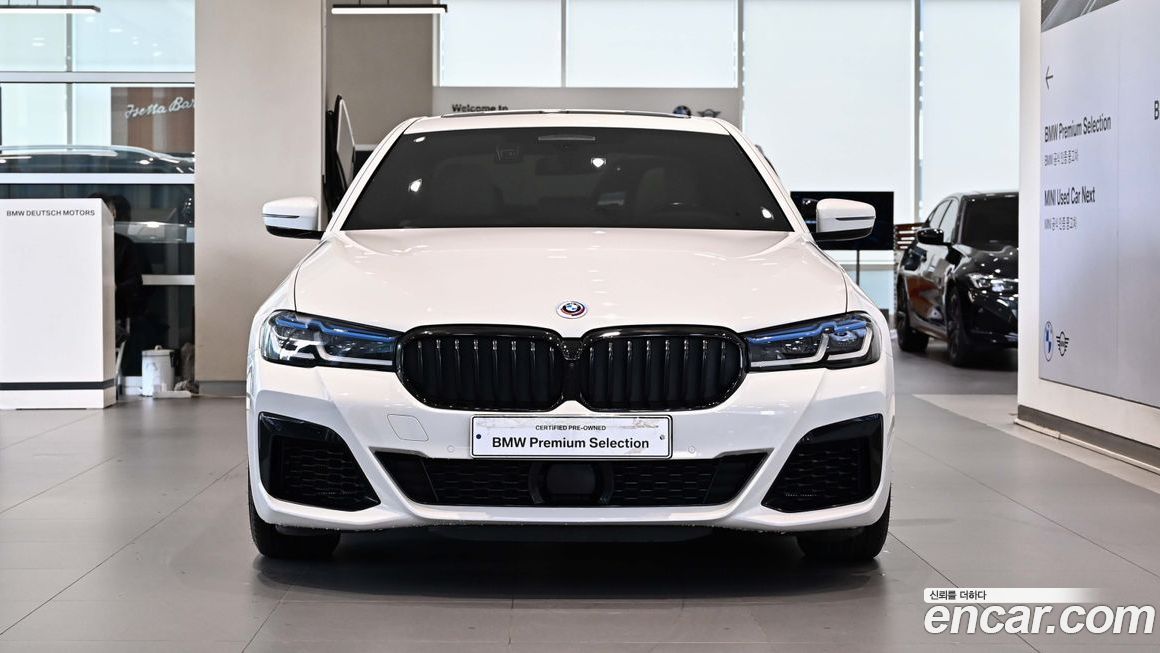 BMW 5-Series M550i xDrive, 2023
