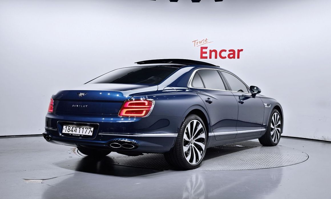 Bentley Flying Spur 4.0 Azure, 2024