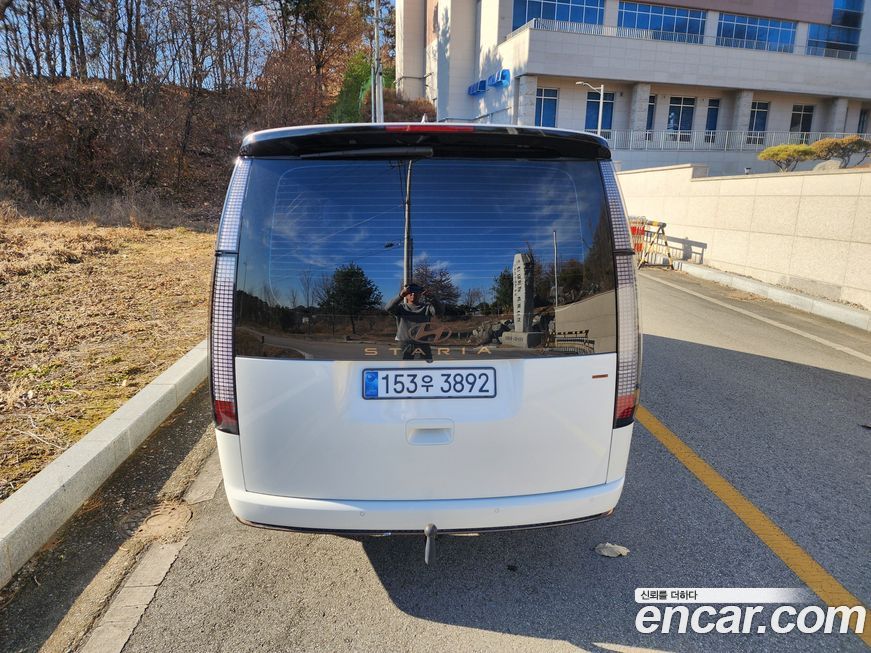 Hyundai Staria 4WD Lounge 9-Seater, 2025