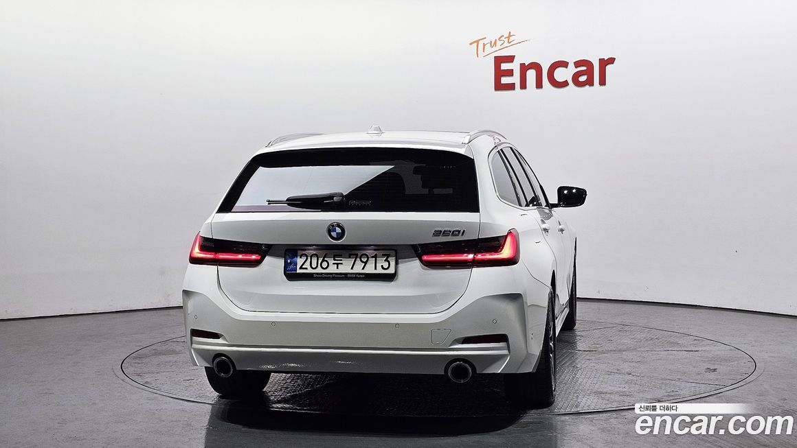 BMW 3-Series 320i Touring, 2023