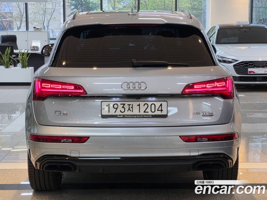 Audi Q5 45 TFSI Quattro Premium, 2024