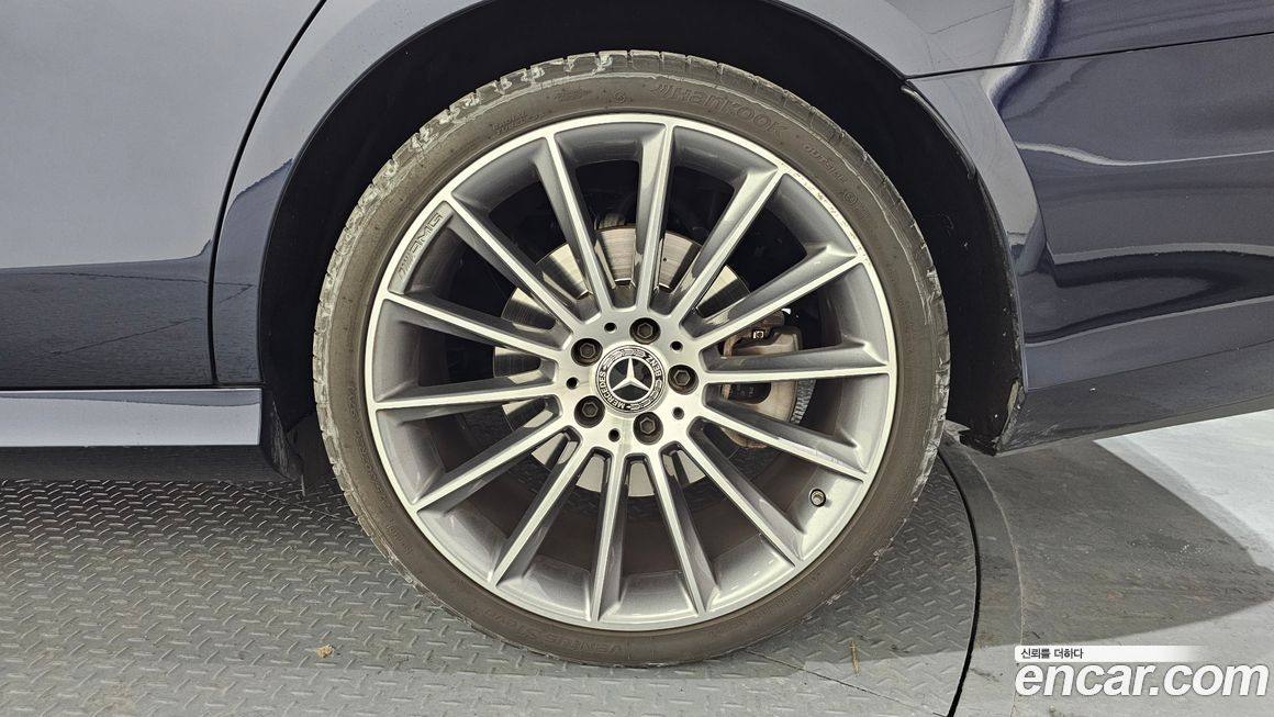 Mercedes-Benz E-Class E350 4MATIC AMG Line, 2022