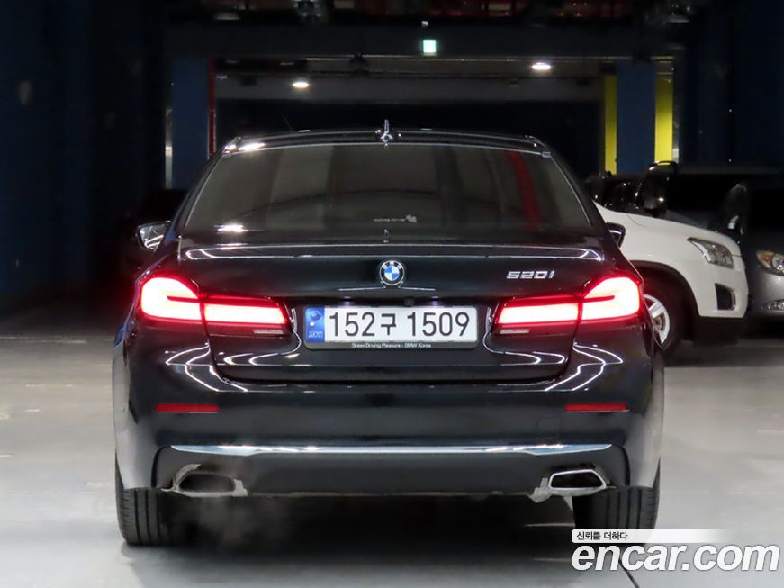 BMW 5-Series 520i Luxury, 2023