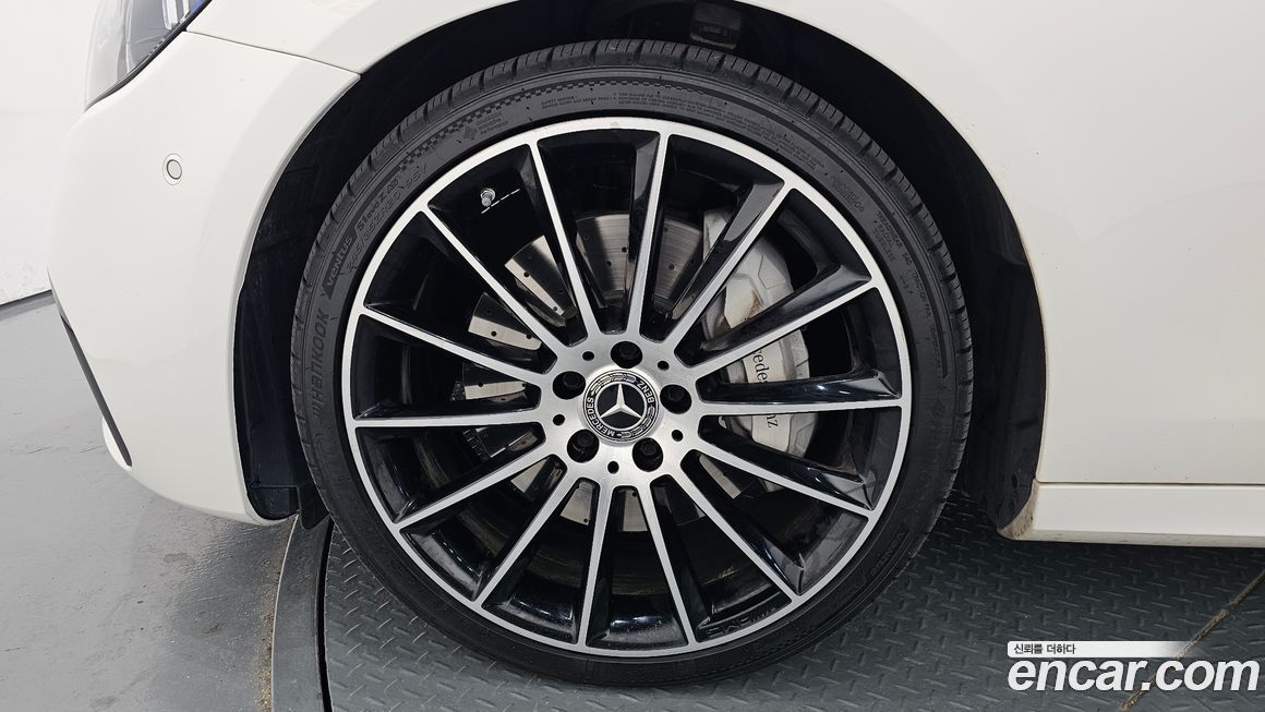 Mercedes-Benz E-Class E350 4MATIC AMG Line, 2023