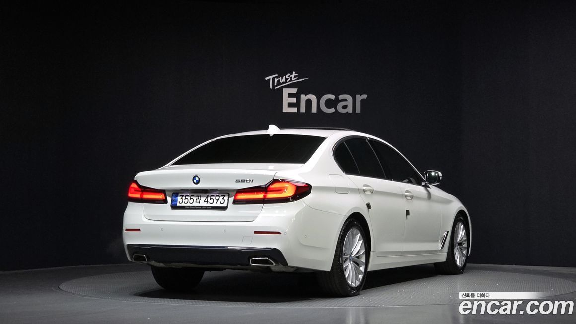 BMW 5-Series 520i Luxury, 2023