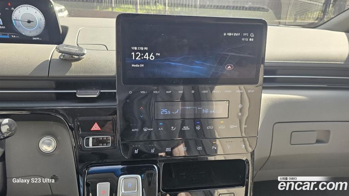 Hyundai Staria 4WD Lounge 9-Seater, 2025
