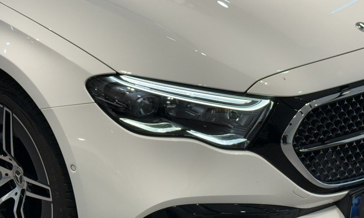 Mercedes-Benz E-Class E300 4MATIC AMG Line, 2025