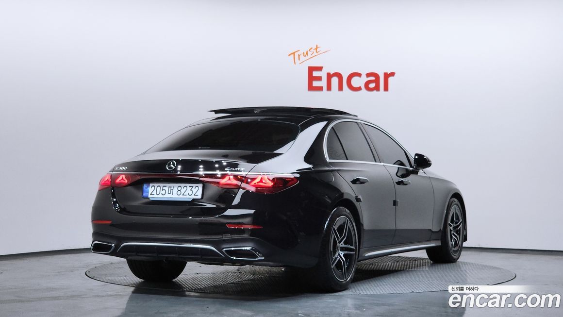 Mercedes-Benz E-Class E300 4MATIC AMG Line, 2025