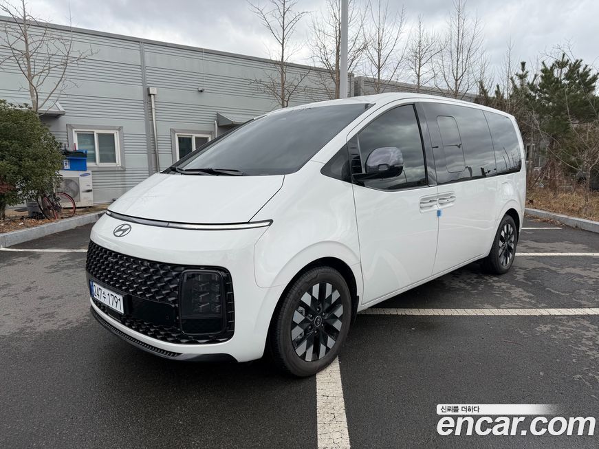 Hyundai Staria 4WD Lounge 9-Seater, 2025