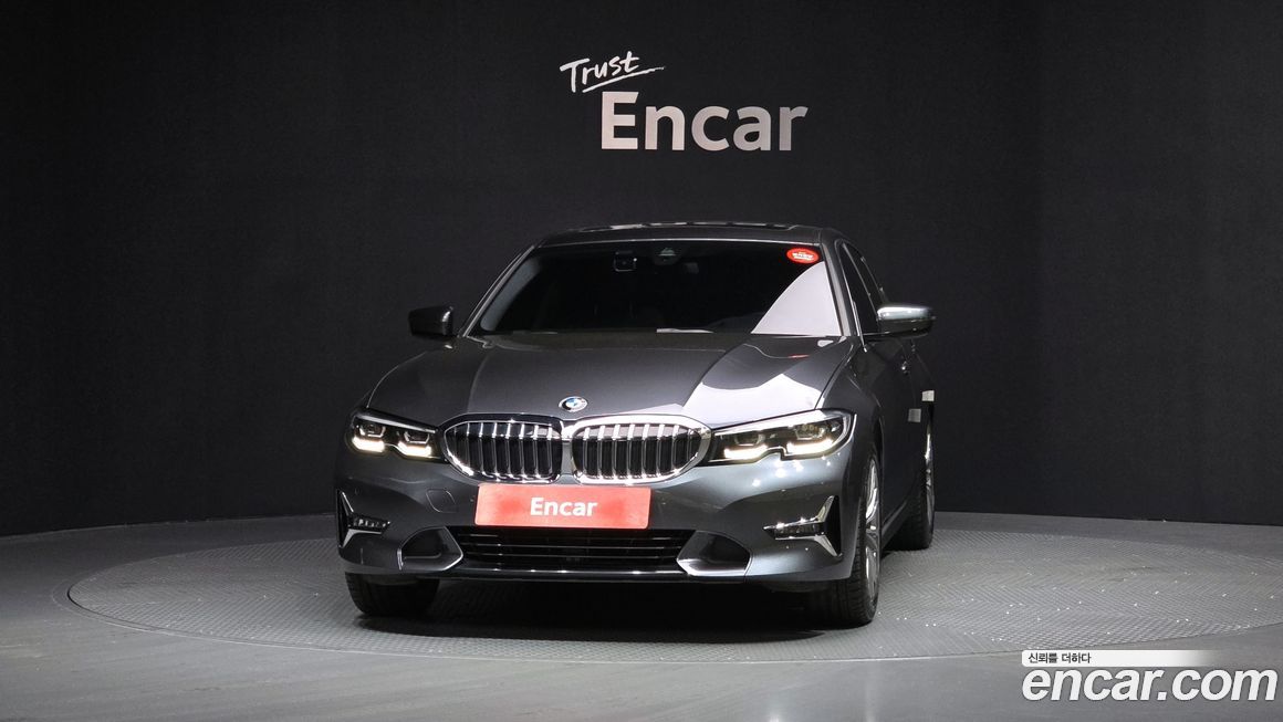 BMW 3-Series 320i Luxury, 2022
