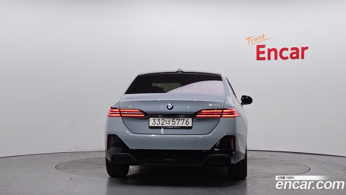 BMW 5-Series 520i M Sport, 2025