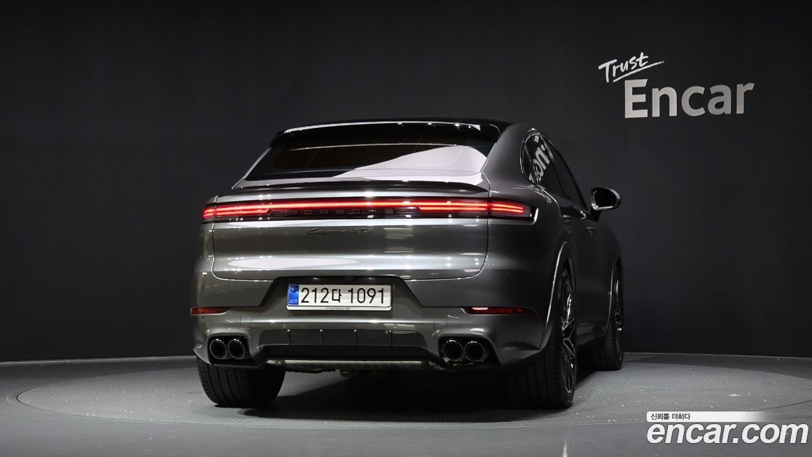 Porsche Cayenne 4.0 GTS Coupe, 2025