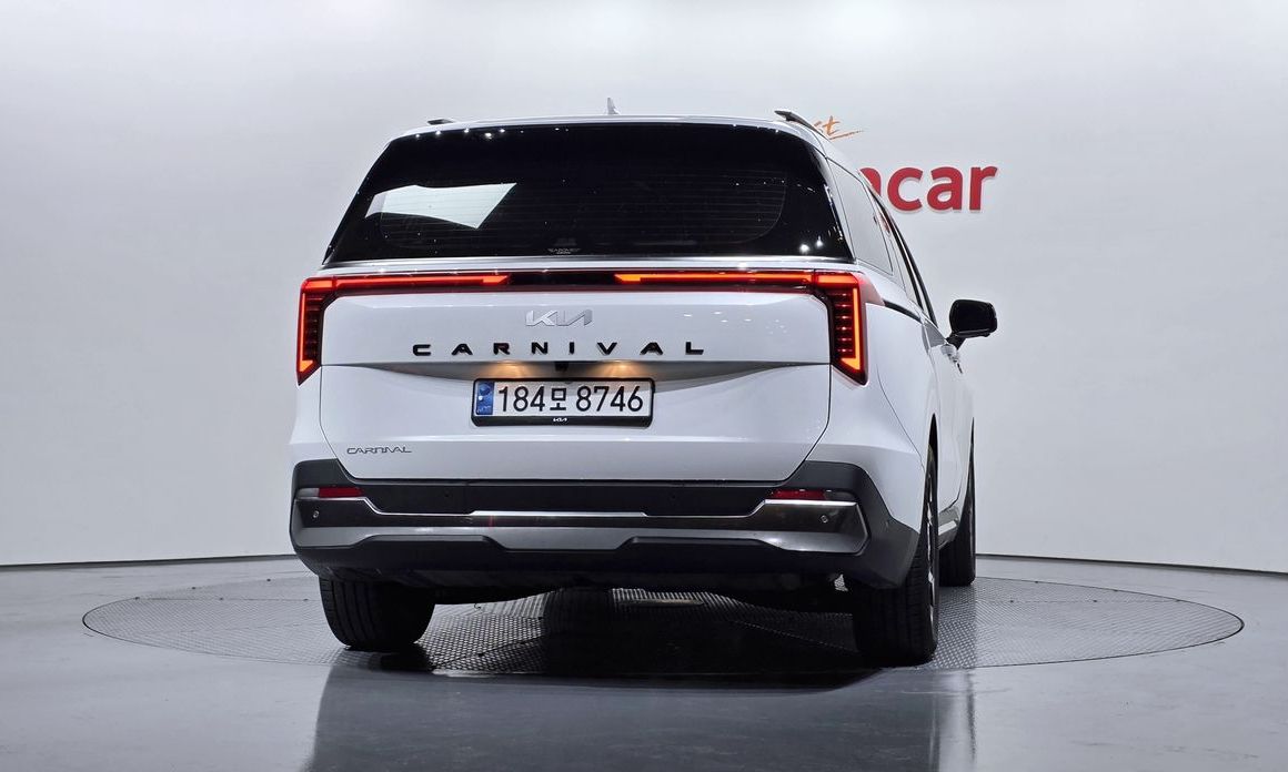 Kia Carnival 9-Seater Signature, 2024