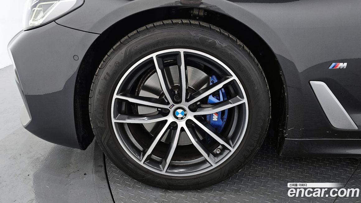 BMW 5-Series 520i M Sport, 2023