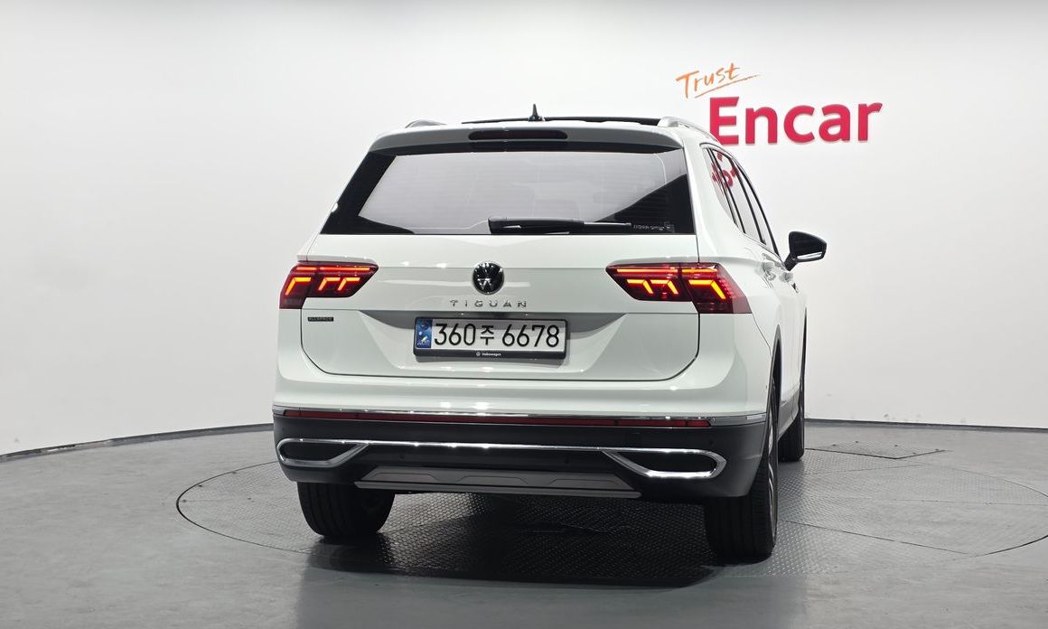 Volkswagen Tiguan 2.0 TSI Prestige, 2024
