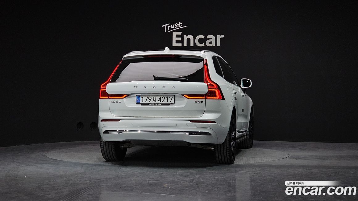 Volvo XC60 B5 Ultimate Bright, 2023