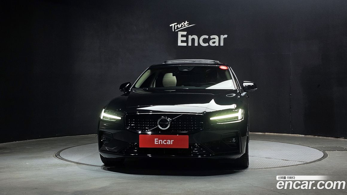 Volvo S60 B5 Ultimate Dark, 2024